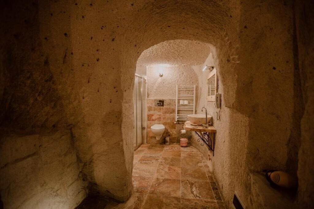 Фото Young Cave Hotel (ex. Crazy Horse Pension) 3*