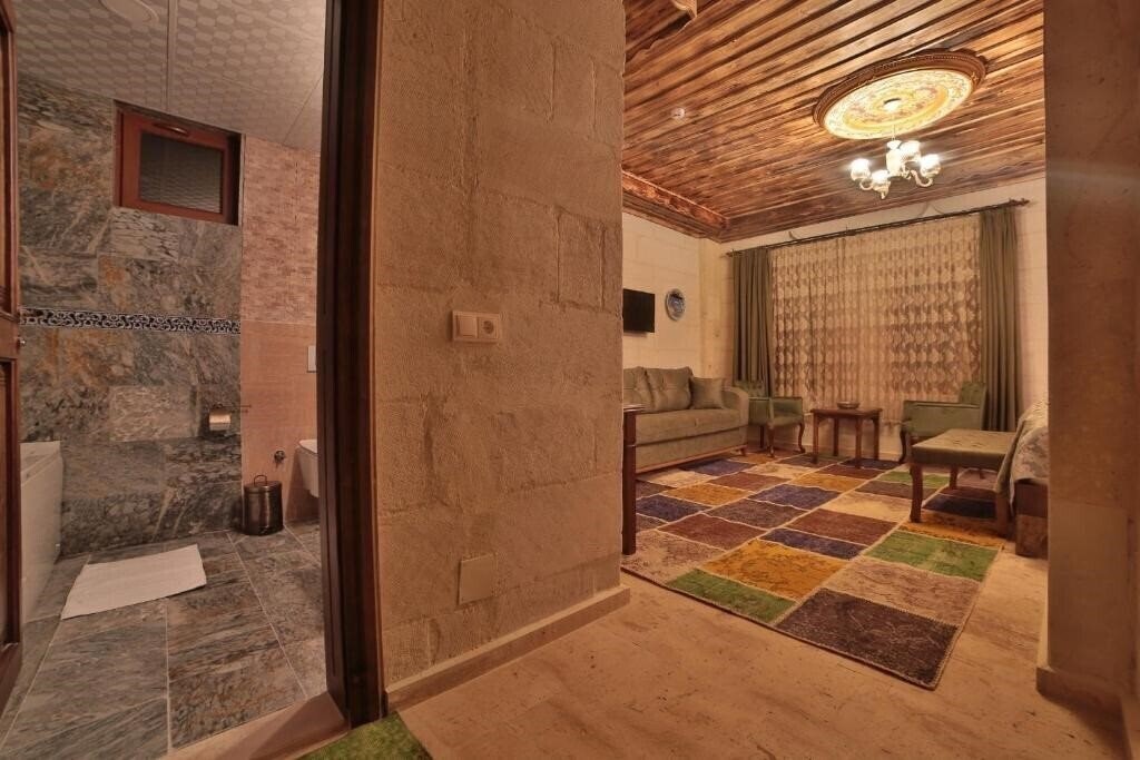 Готель Caravanserai Inn Hotel 3*