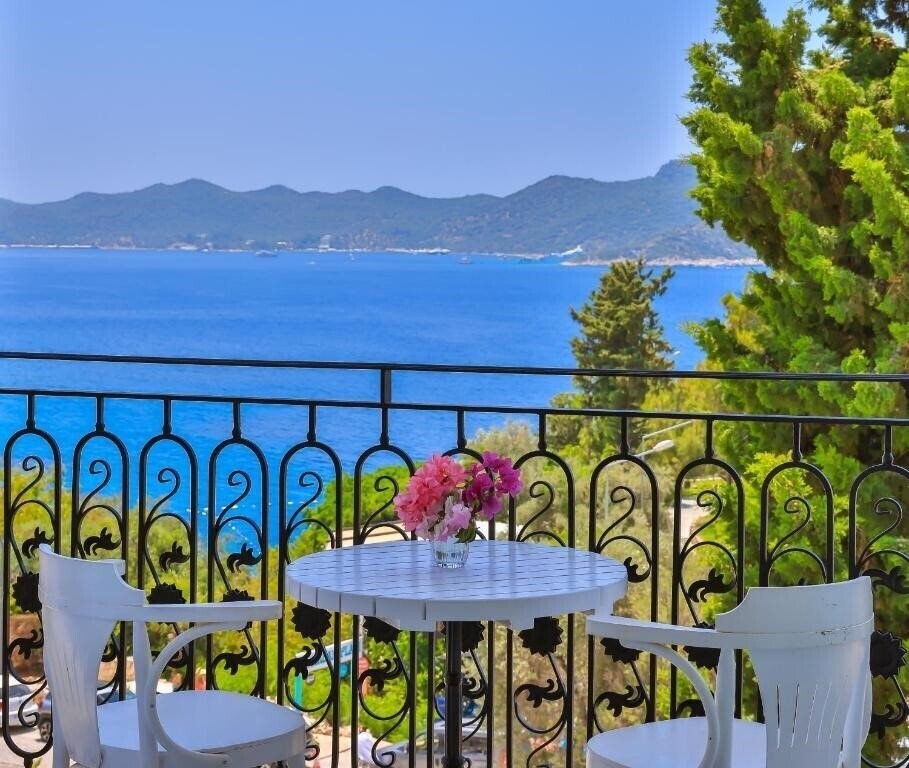 Отель Livia Hotel - 3*