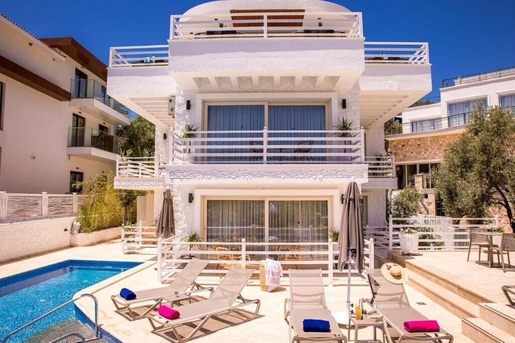 Отель Kalkan Saray Suites 4*