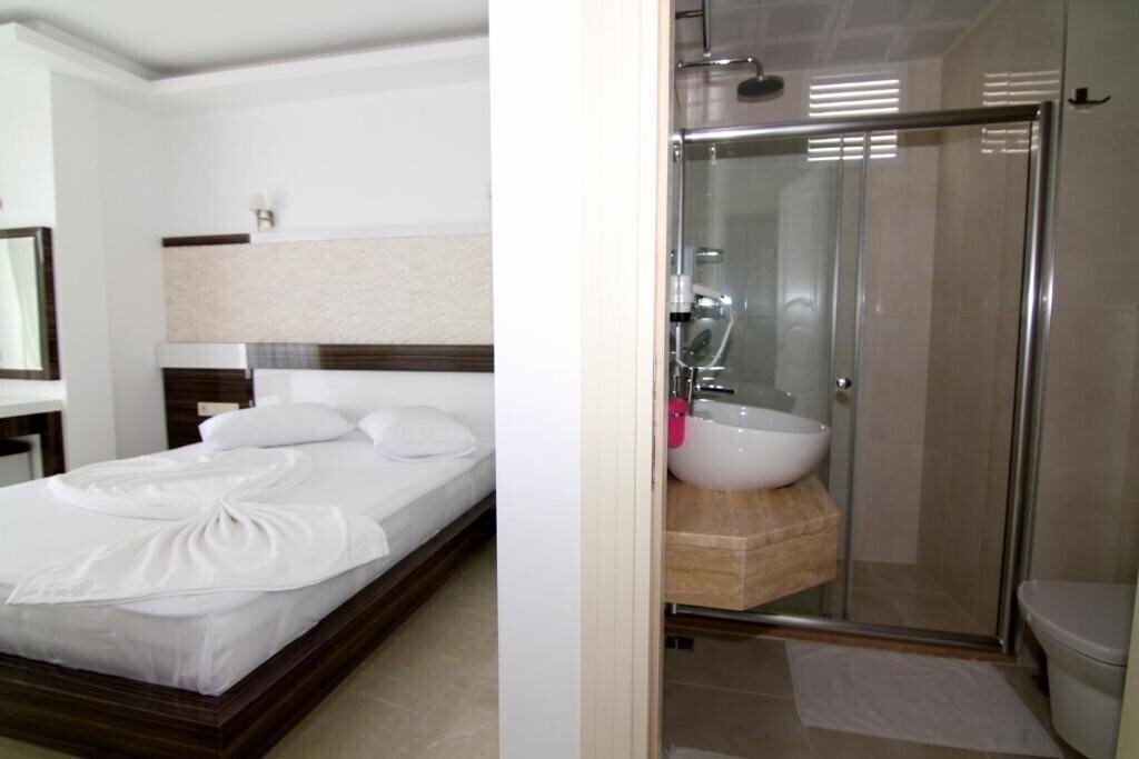 Фото Maki Hotel 1 2*