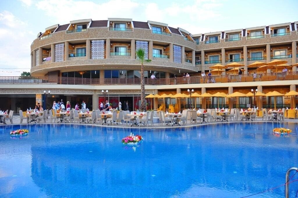 Готель Elamir Resort Hotel 4*
