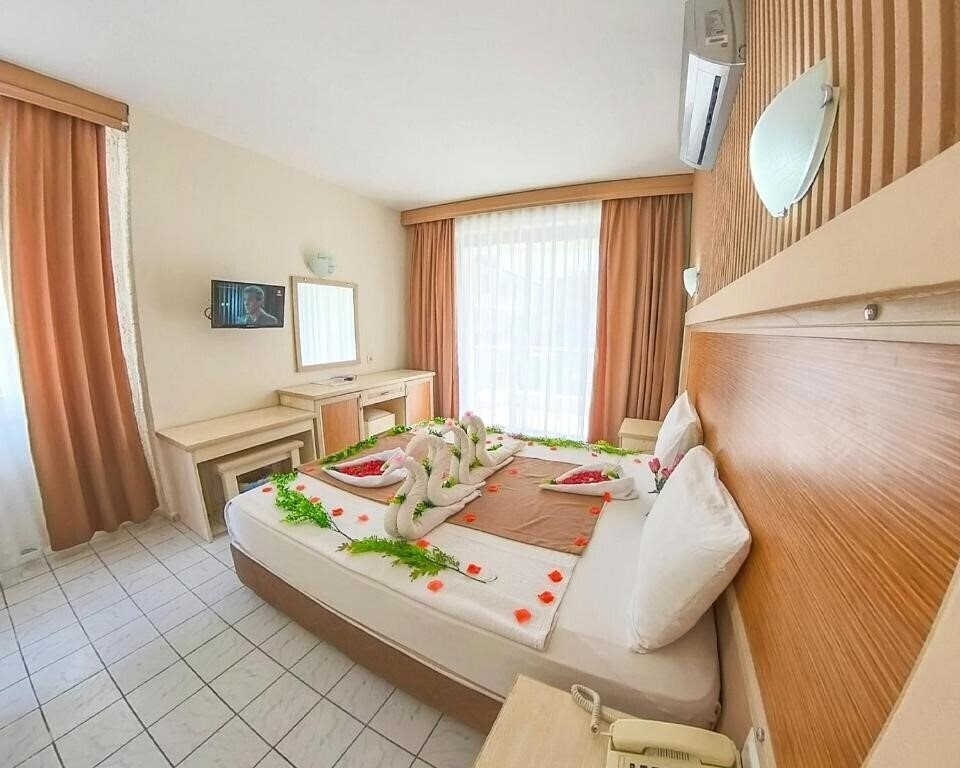 Фотографія Mr Crane Hotel 4*