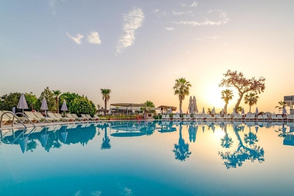 Готель Armas Gul Beach Hotel (ex. Otium Gul Beach Resort) 5*