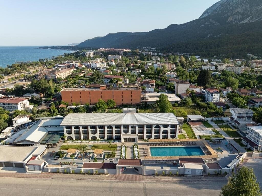 Готель Monk Resort Hotel 3*