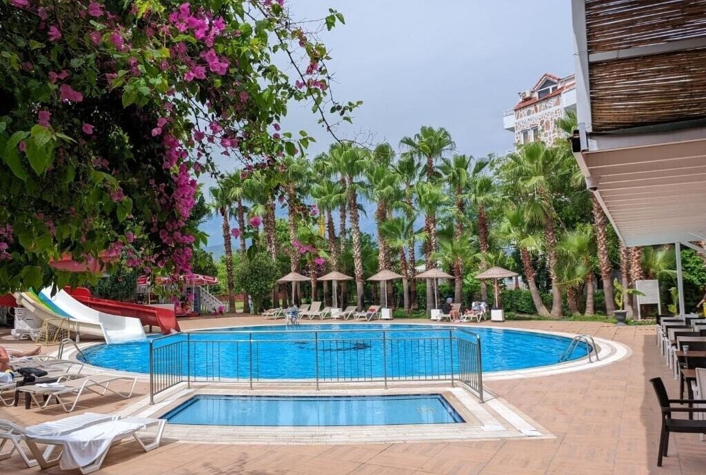 Фотографія UK Hotel Kiris 4*