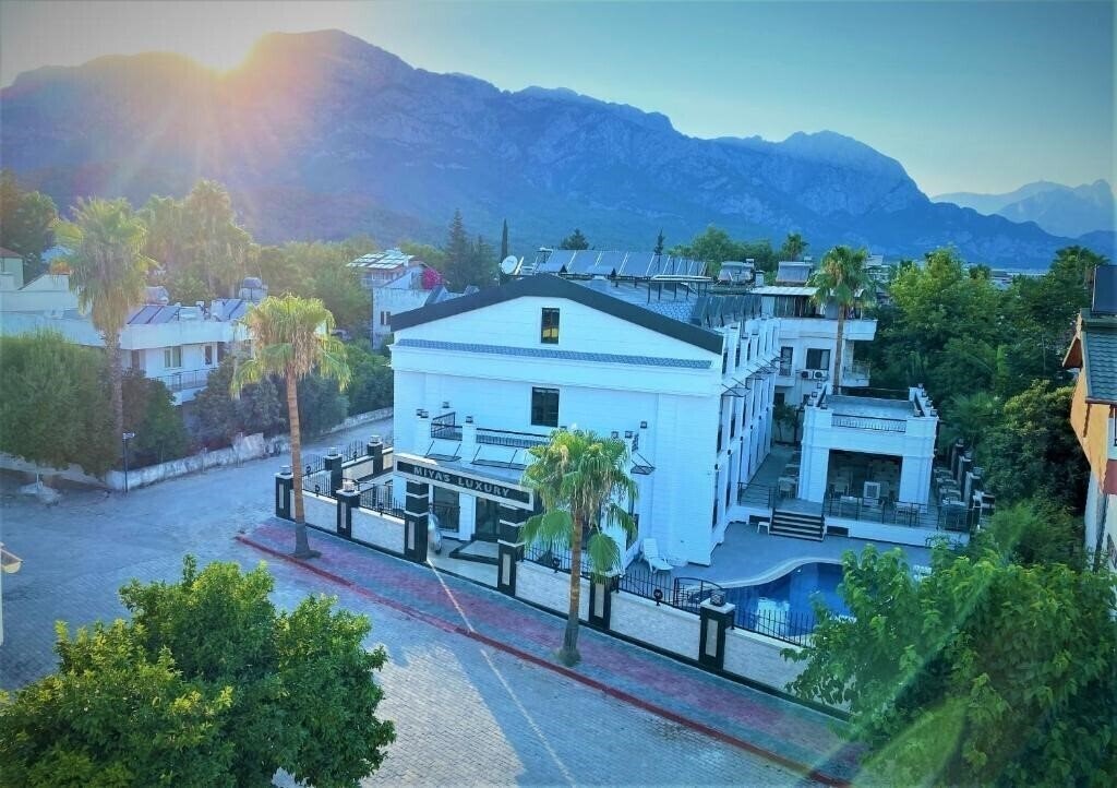 Готель Miyas Luxury Hotel 3*