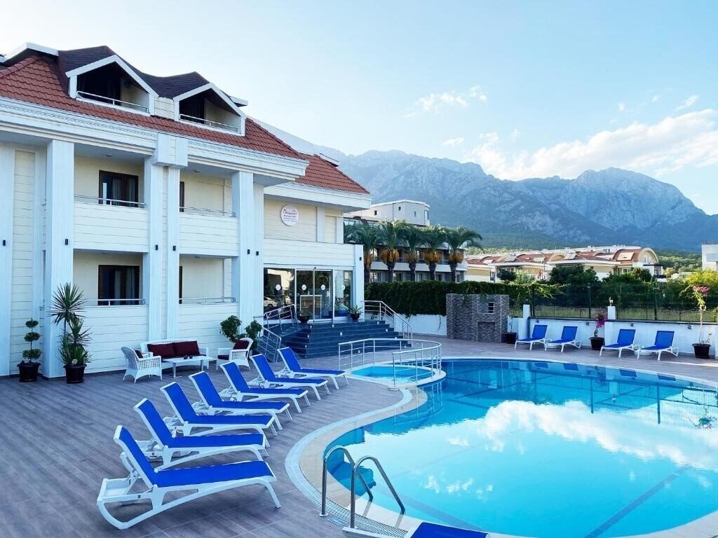 Отель Emily Rose Hotel 4*