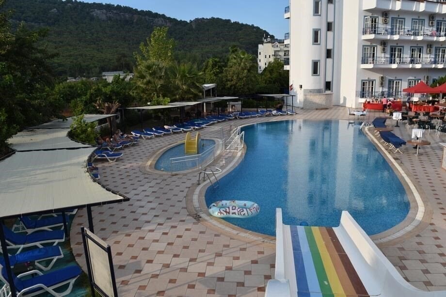 Ares Blue Hotel Kiris