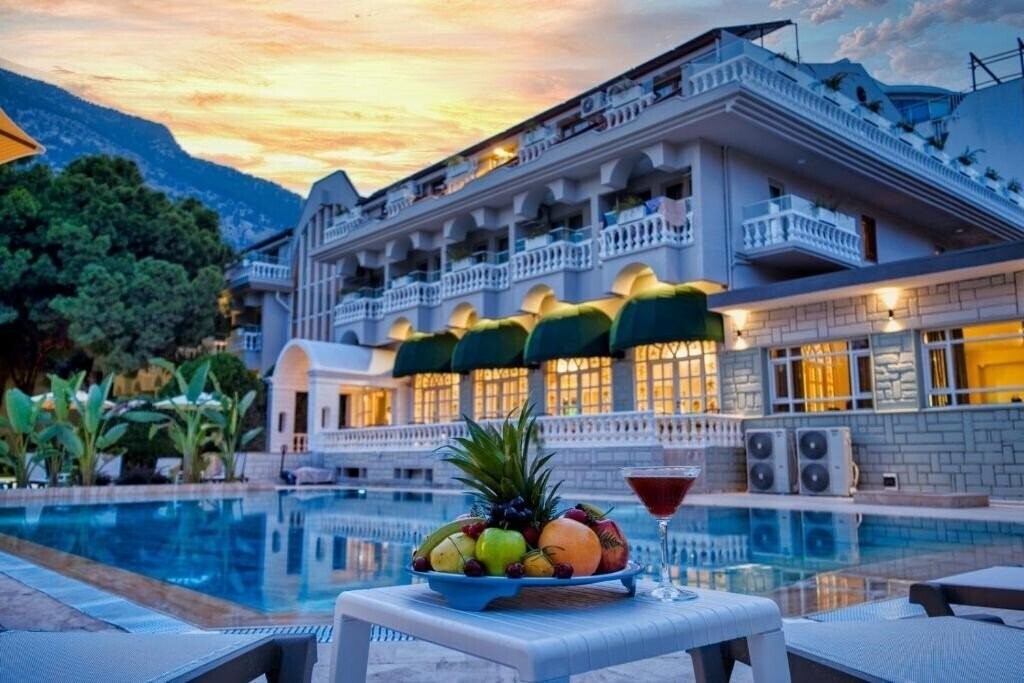 Готель Rose Garden Premium 4*