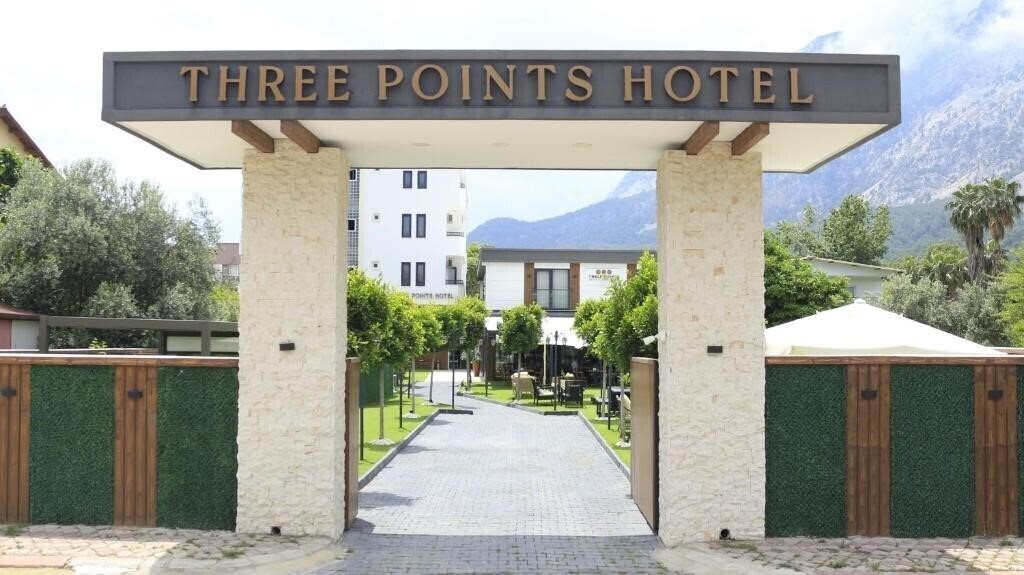 Отель Three Points Hotel 3*