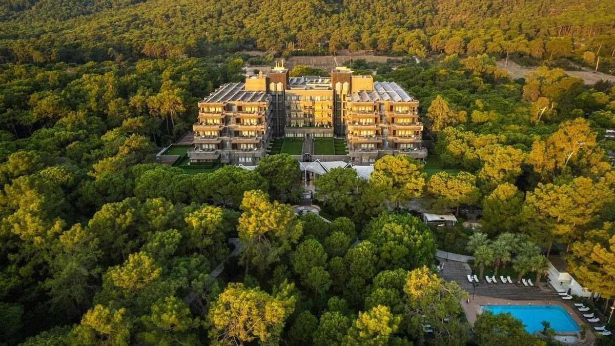 Готель Balmy Foresta 5*