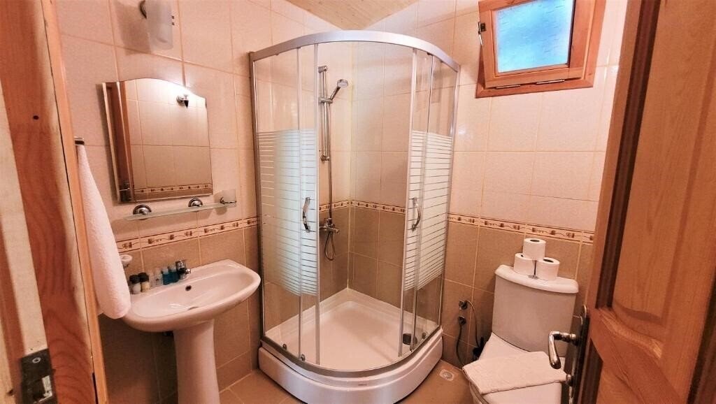 Фотографія Canada Hotel & Bungalows 3*