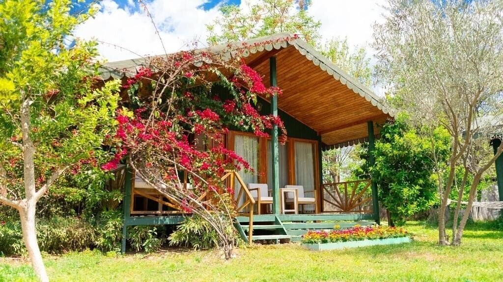 Готель Etenna Beach Bungalow Hotel 3*