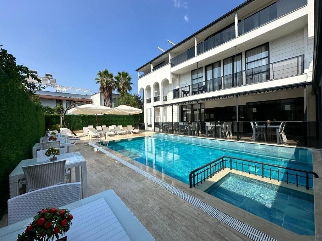 Готель Jest Hotel 3*