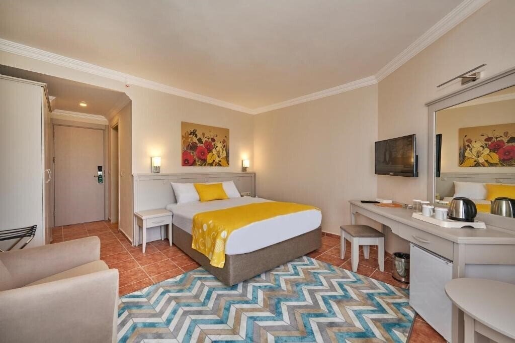 Фото Fun & Sun Smart Lurea Beach 4*