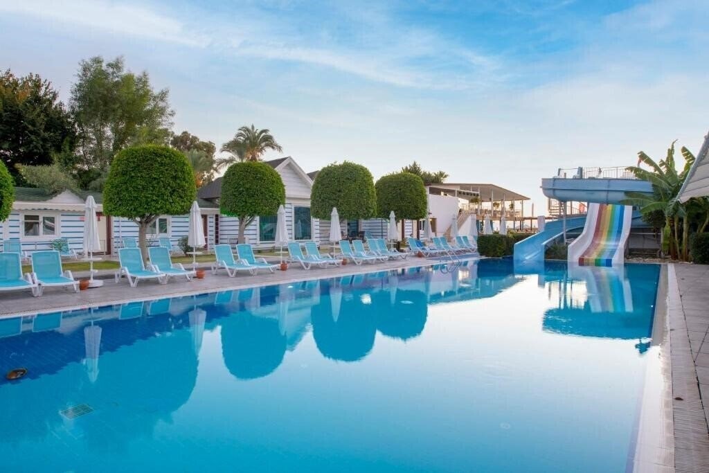 Готель Armas Beach 5*