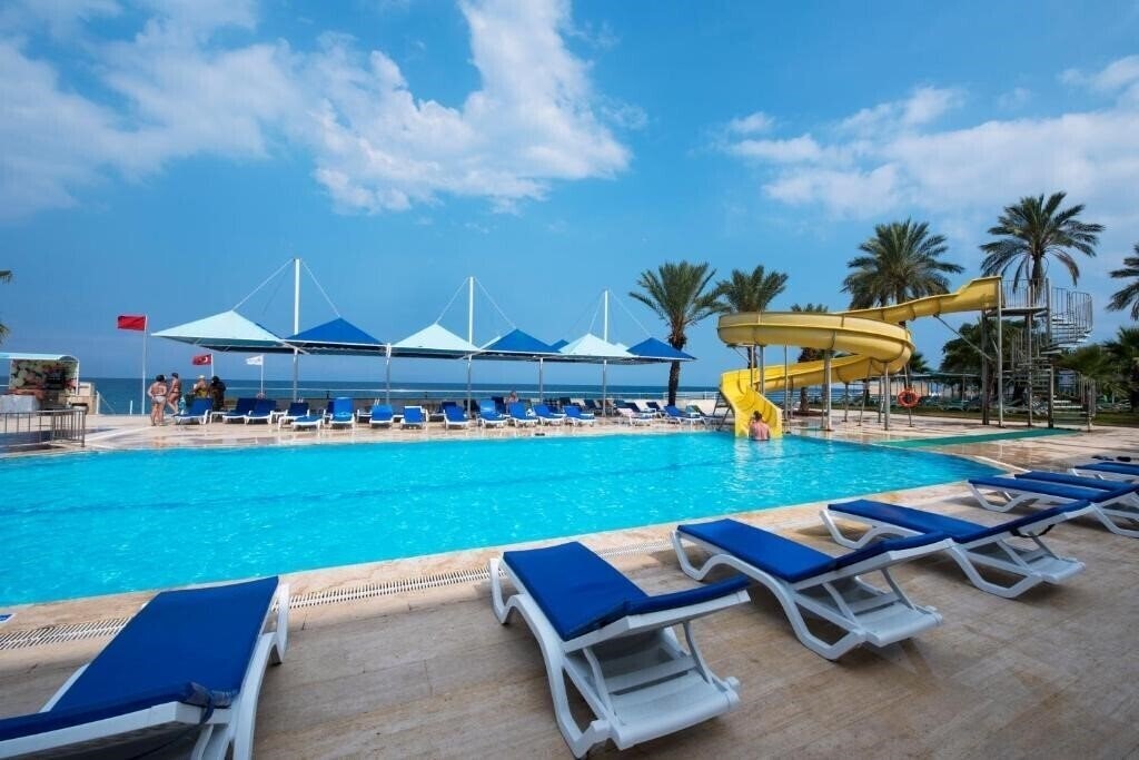 Готель Club Hotel Rama 4*