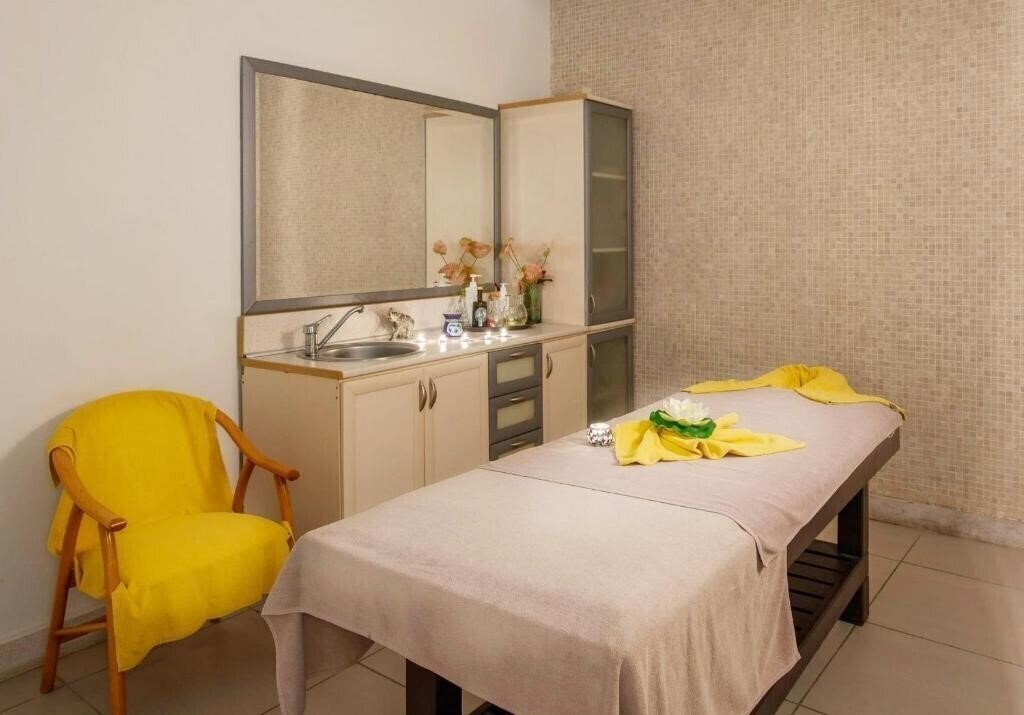 Фотография Golden Lotus Hotel 4*