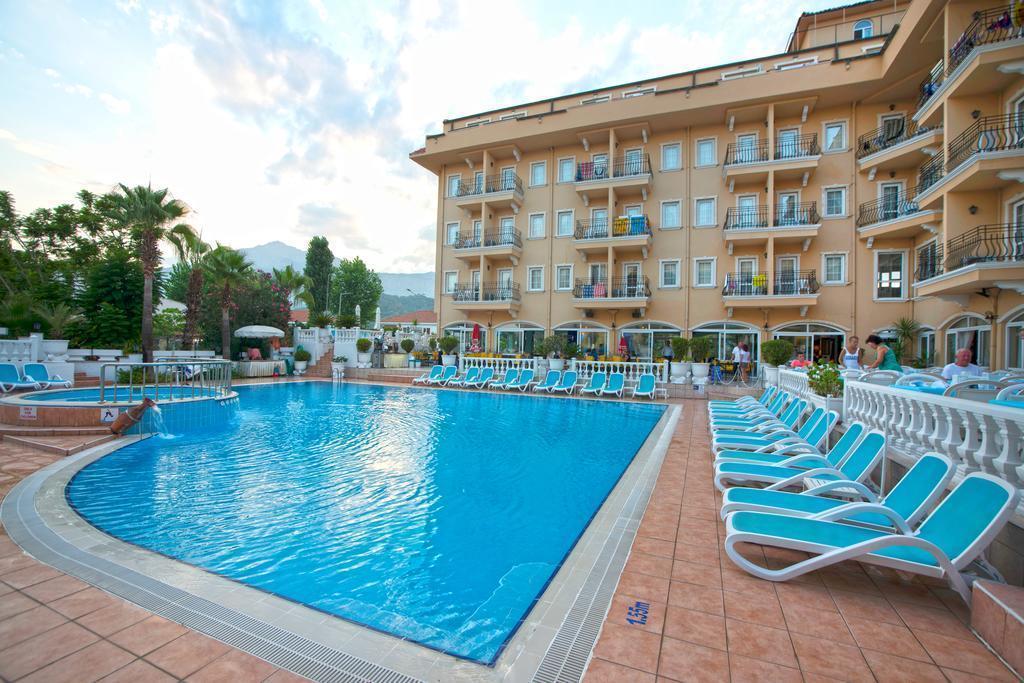 Отель Larissa Inn 4*