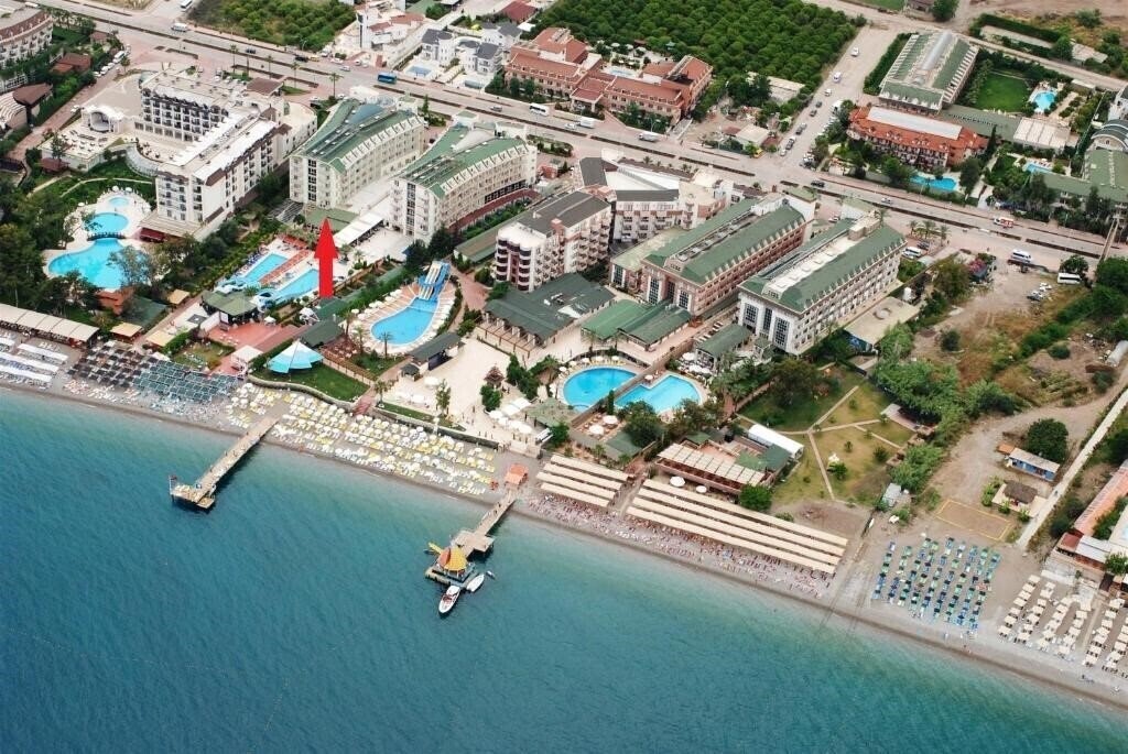 Готель Bona Dea Beach 3*