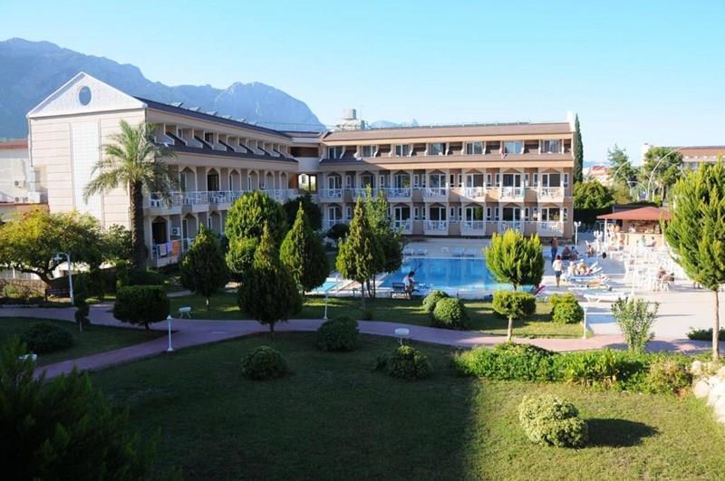 Готель Club Hotel Victoria 3*