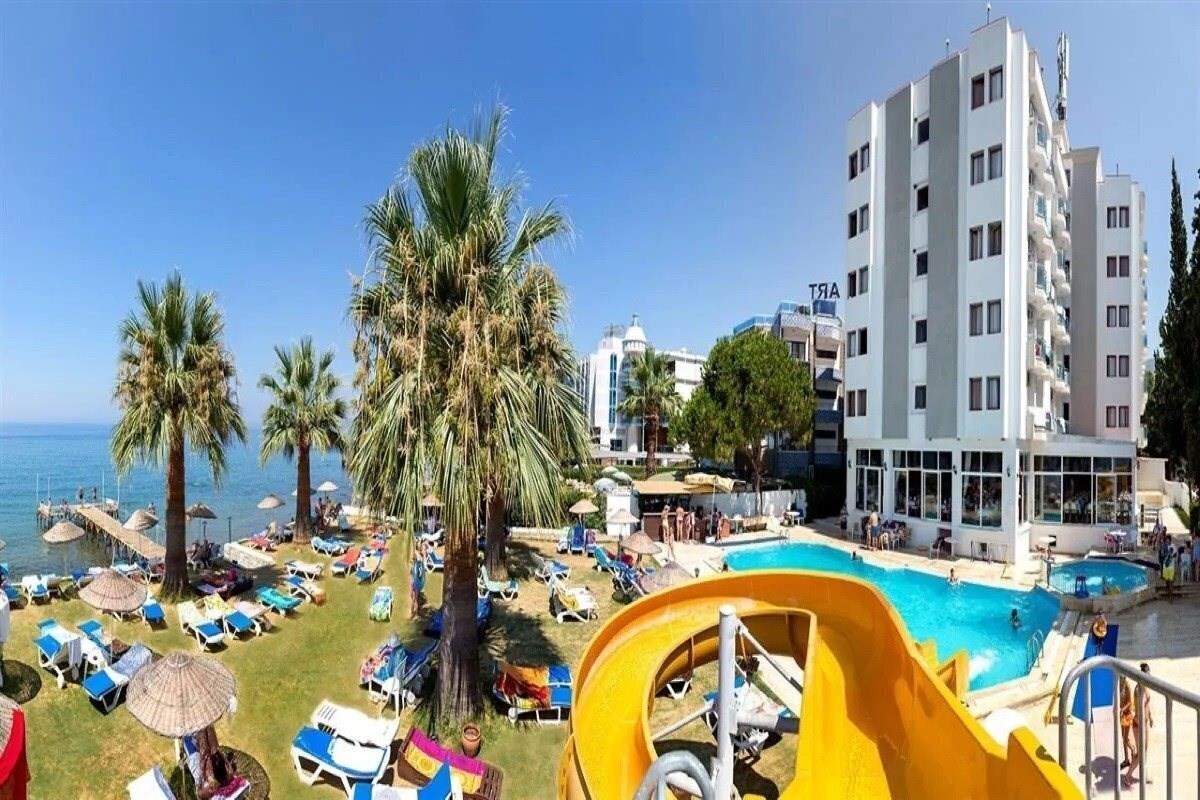 Отель Sea Point Hotel & Resort 3*