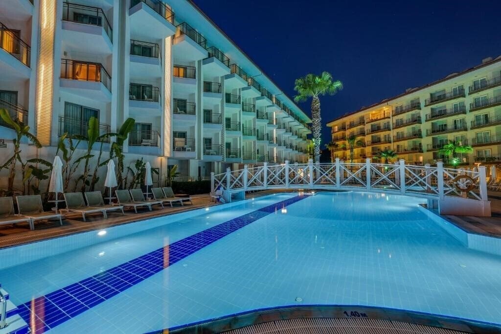 Фотографія Ramada Hotel & Suites Kusadasi 5*