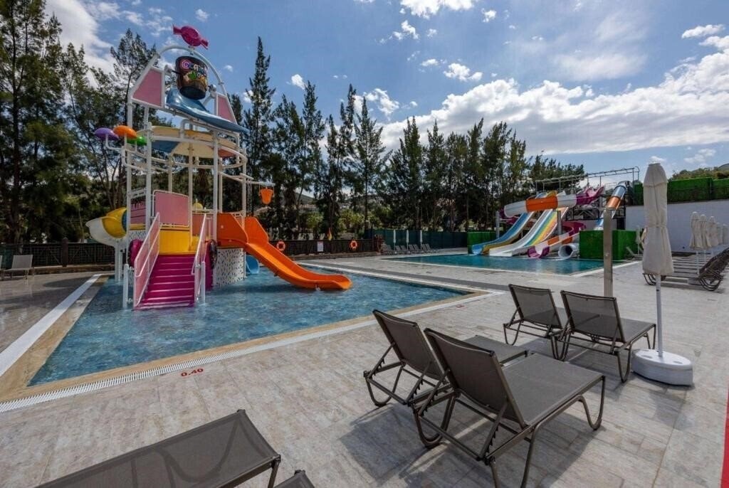 Фото Ramada Hotel & Suites by Wyndham Kusadasi 5*