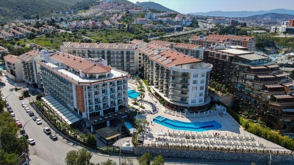 Фотографія Ramada Hotel & Suites by Wyndham Kusadasi 5*
