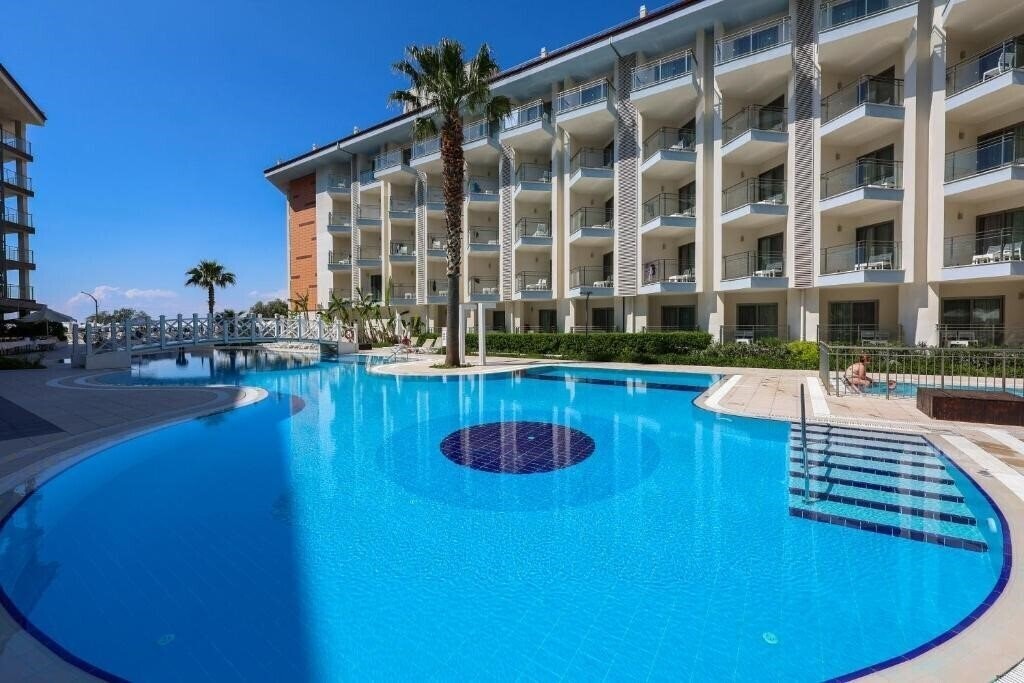 Зображення Ramada Hotel & Suites by Wyndham Kusadasi 5*