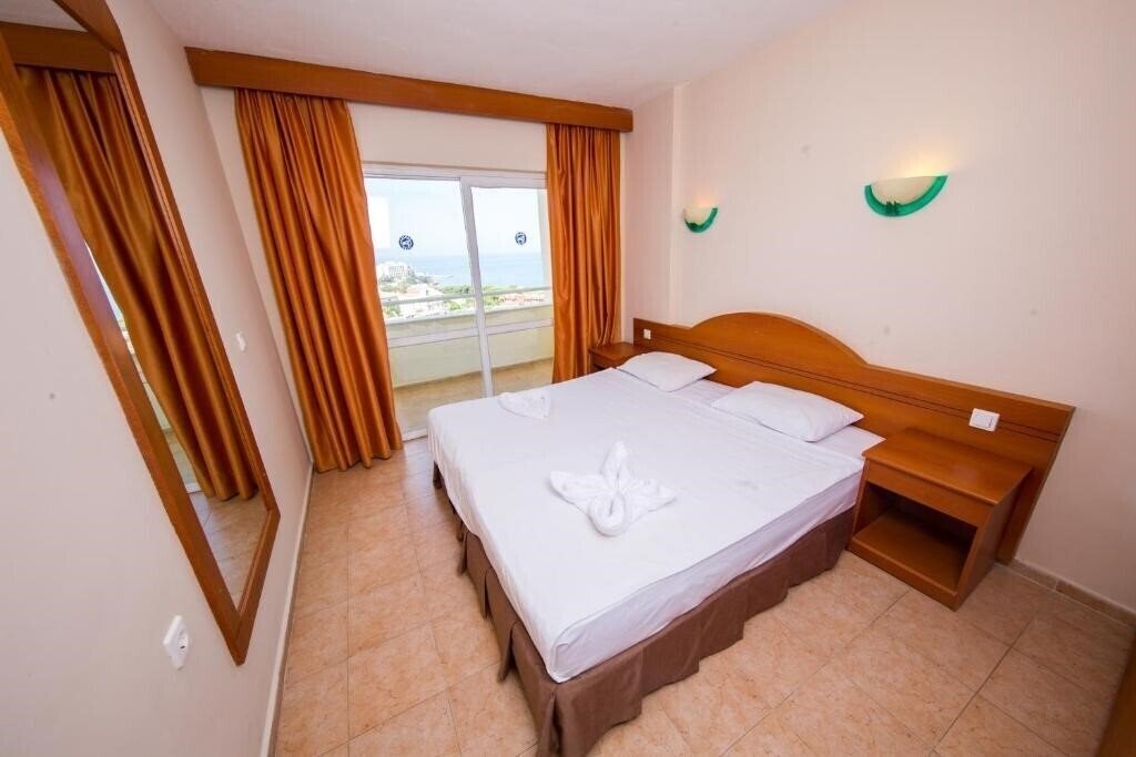 Фото Tuntas Family Suites Kusadasi 4*