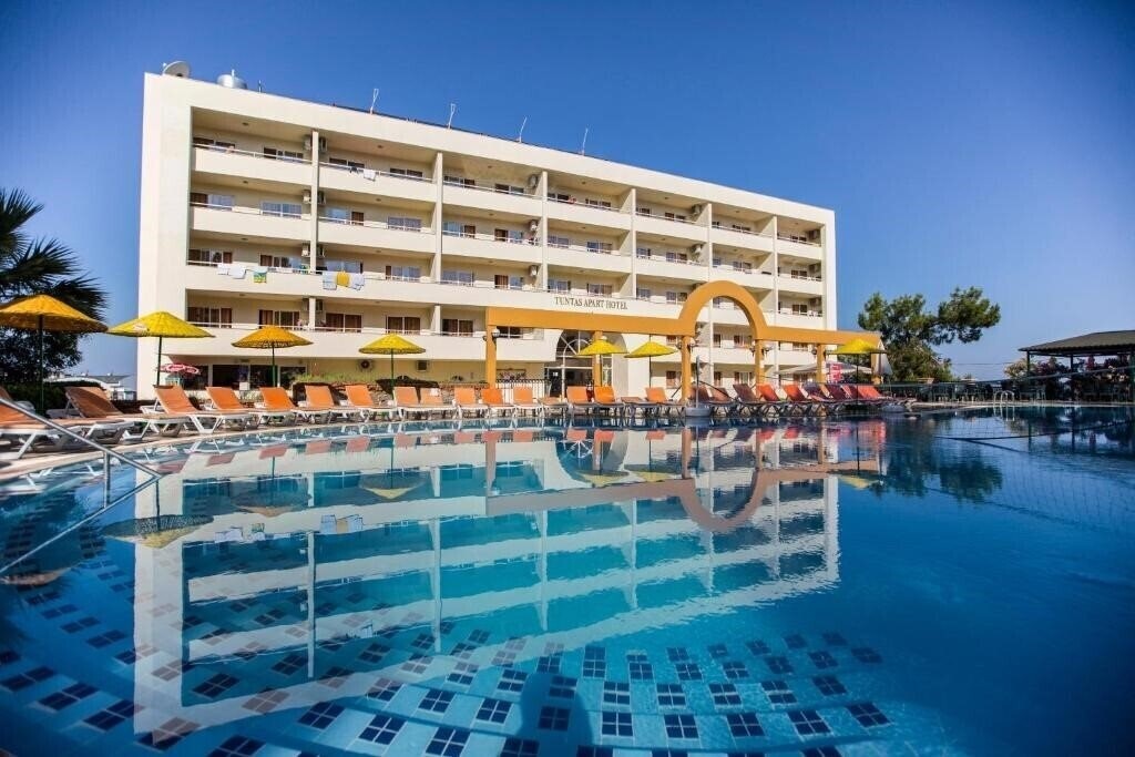 Фотографія Tuntas Family Suites Kusadasi 4*