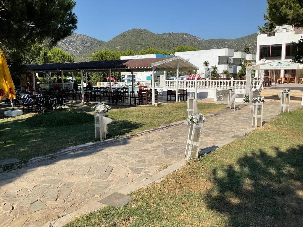 Фото The Palm Club Aparthotel 3*