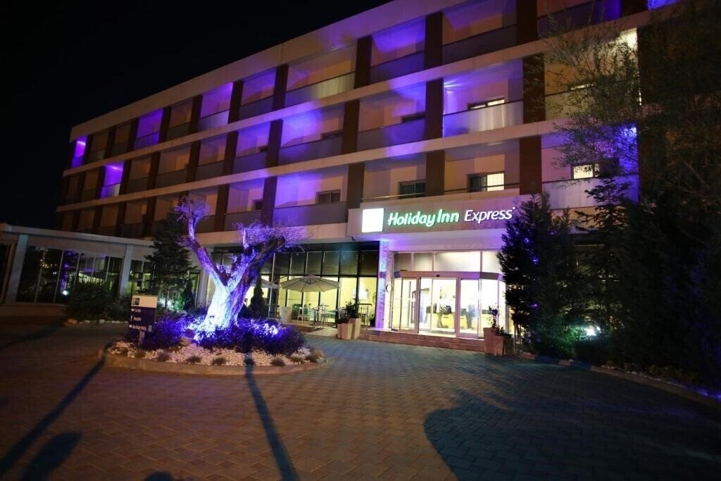 Готель Holiday Inn Express Manisa 4*