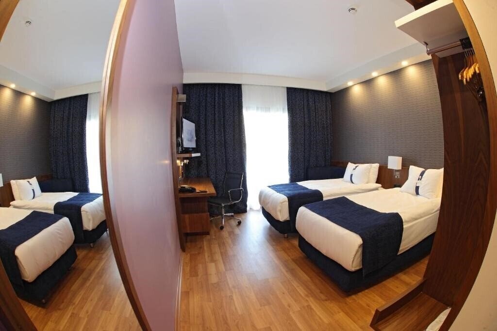 Фото Holiday Inn Express Manisa 4*
