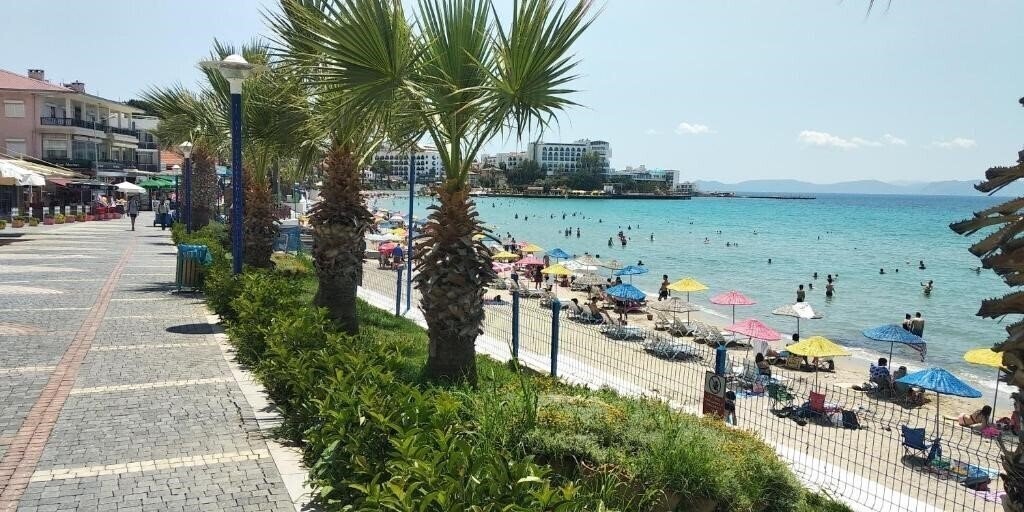 Фото Ladies Beach Hotel 3*