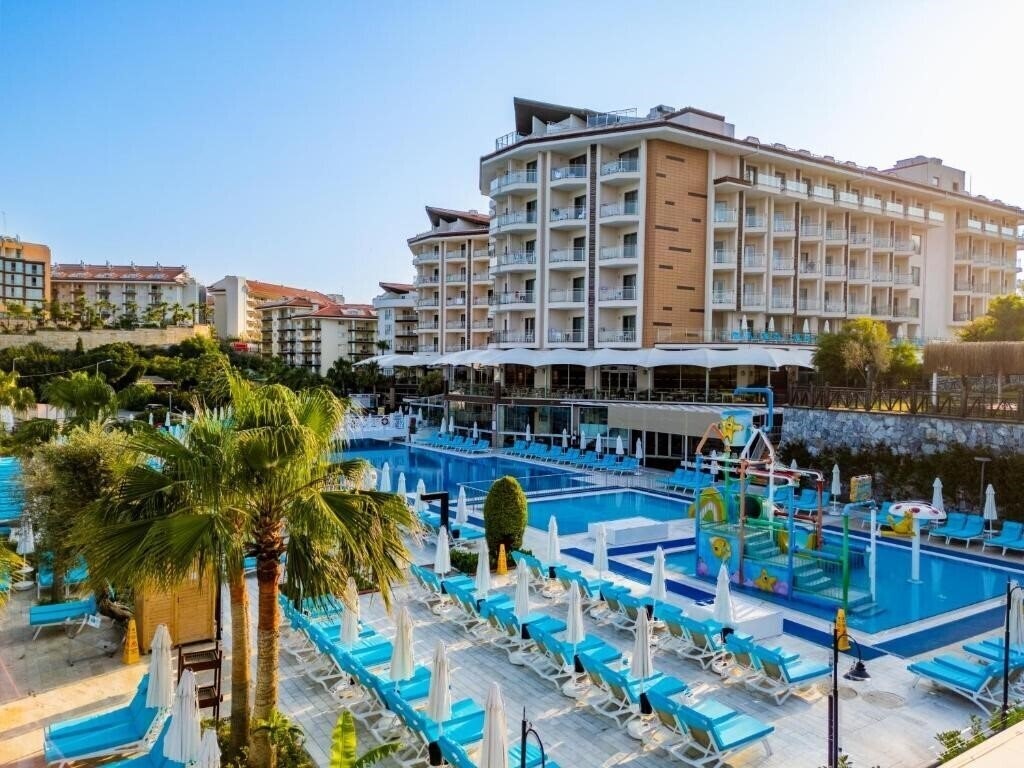 Отель Ramada Resort by Wyndham Kusadasi & Golf 5*