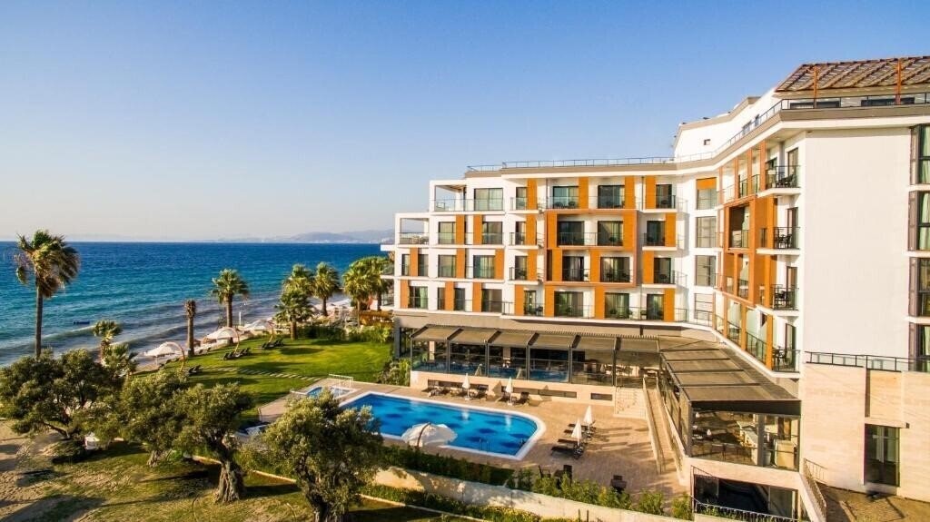 Отель Maia Luxury Beach Hotel & SPA 5*