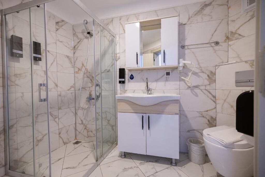 Фотографія Rest & More by Dedeman (ex. Queen Marin Hotel, Grand Hotel Kurdoglu) 4*