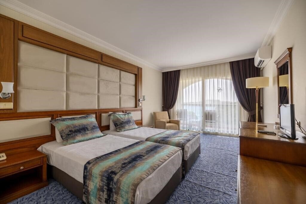 Готель Scala Nuova Beach Hotel 4*