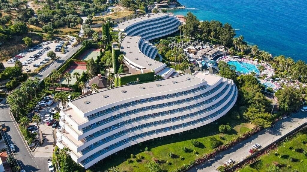 Отель The Grand Blue Sky International Hotel 4*