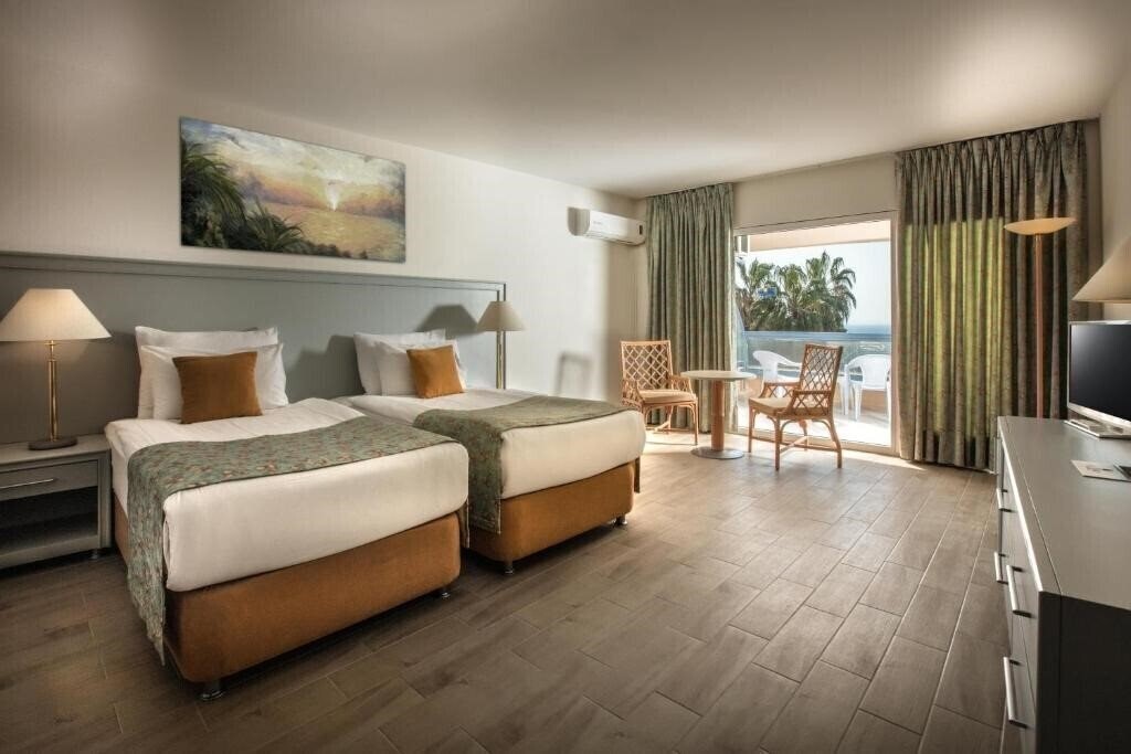 Фото The Grand Blue Sky International Hotel 4*
