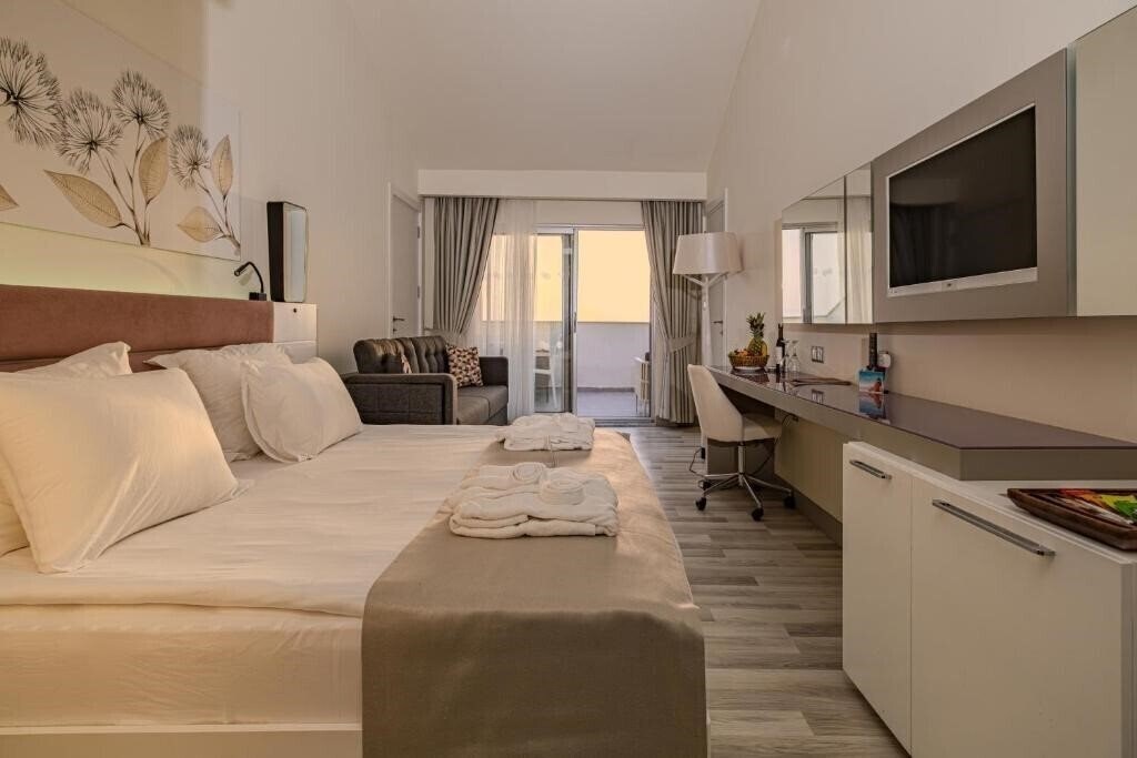 Фото Club Mersin Beach 4*