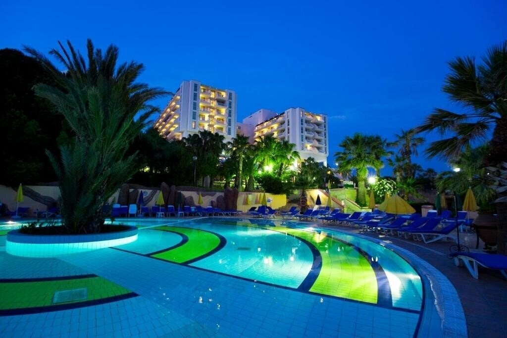 Отель Fantasia Hotel DeLuxe 5*