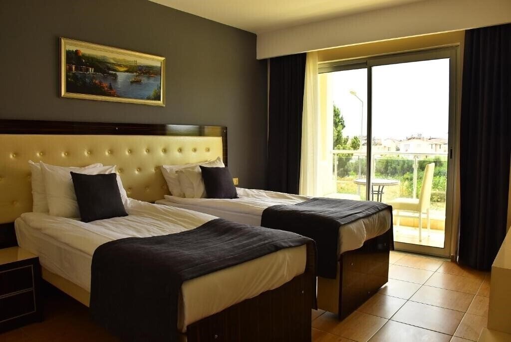 Готель Nora Suit Hotel 2*