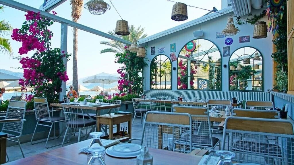 Фотографія Yeshill Boutique Hotel & Beach 3*