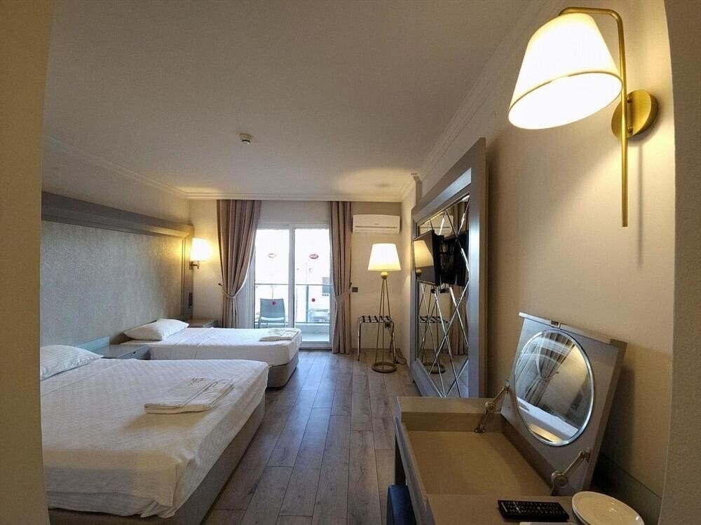 Отель Fifty5 Suite Hotel 3*