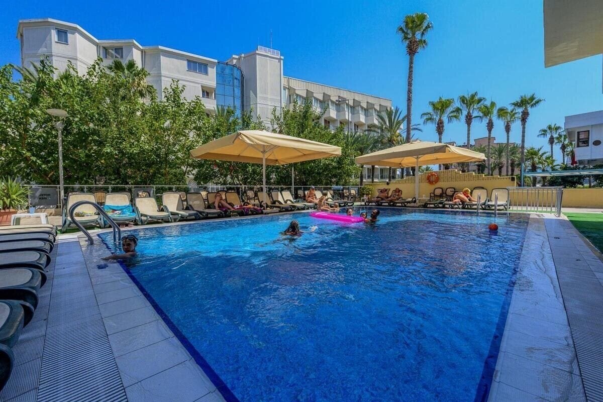 Готель Karen Hotel 3*