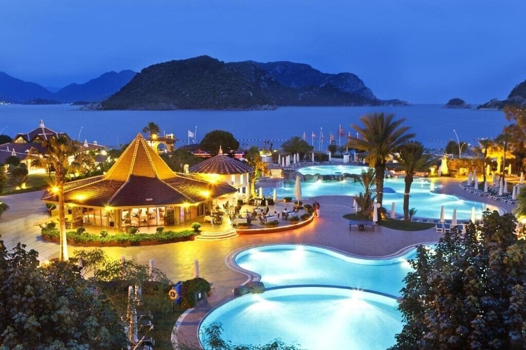 Отель Marti Resort Hotel 5*